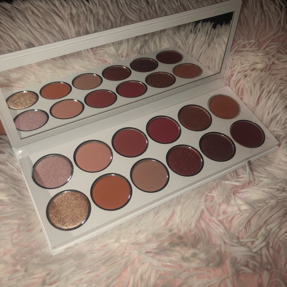 Kylie Burgundy Extended Palette